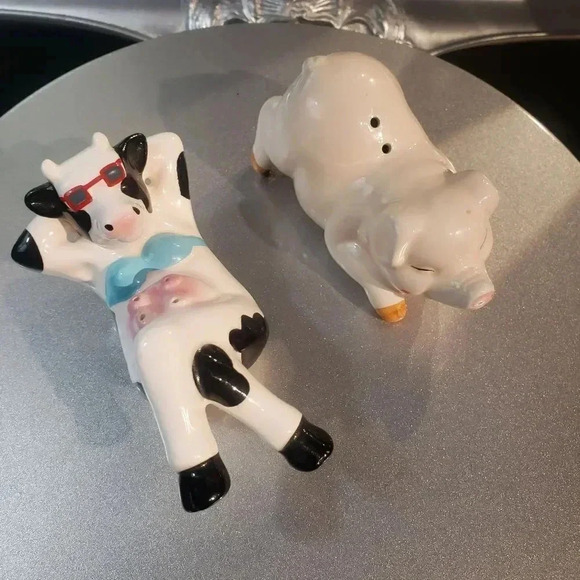 Cow and Pig Salt and Pepper Shakers - Picture 1 of 3